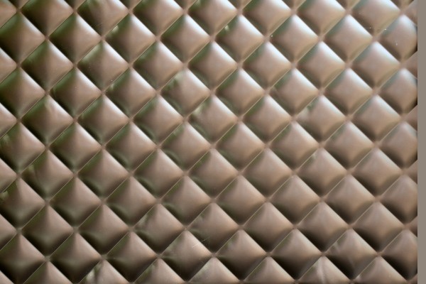 QUILT  - Dettaglio del pattern in finitura bronze