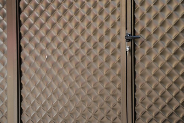 QUILT - Porta d'ingresso in pannello metallico con finitura in bronze